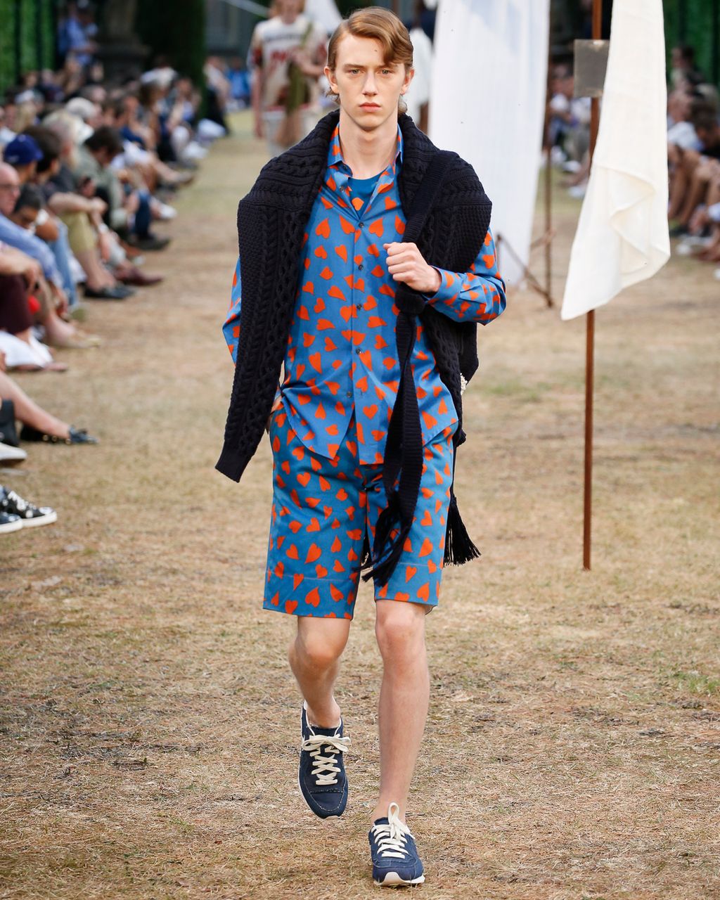 Fashion Week London Spring/Summer 2018 look 19 from the JW Anderson collection 男装