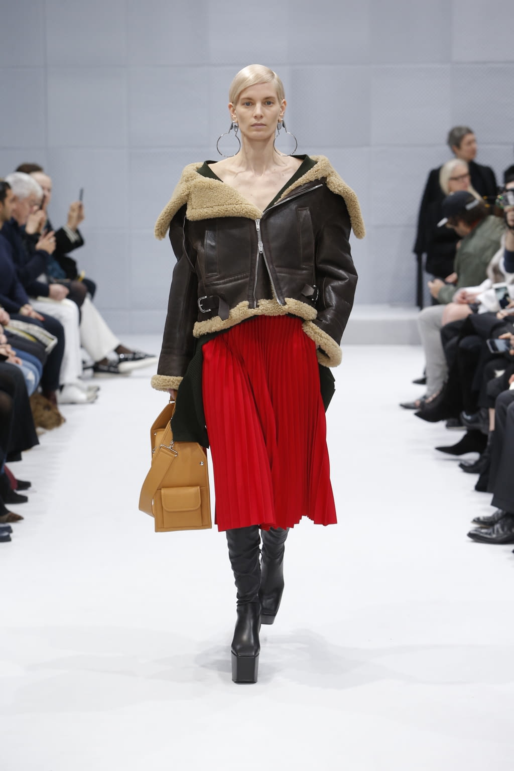 Fashion Week Paris Fall/Winter 2016 look 19 from the Balenciaga collection womenswear