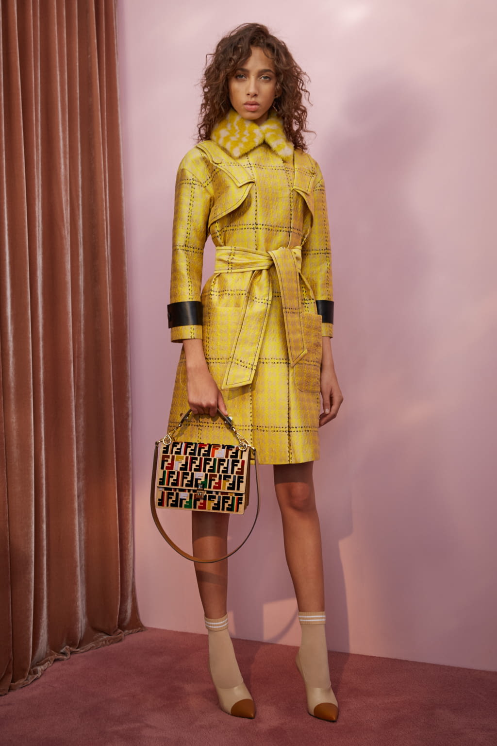 Fashion Week Milan Resort 2018 look 19 from the Fendi collection womenswear