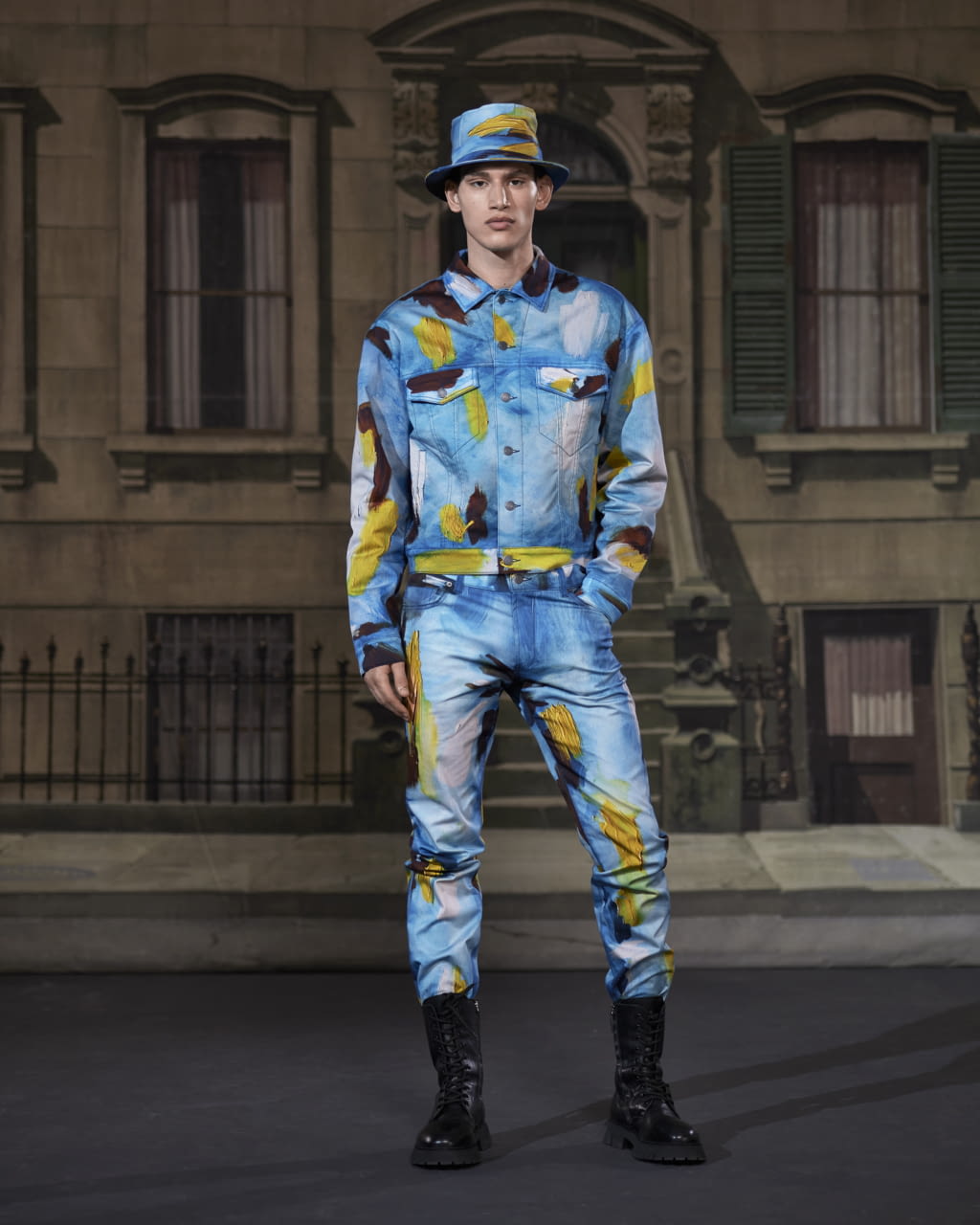 Fashion Week Milan Fall/Winter 2021 look 19 from the Moschino collection menswear