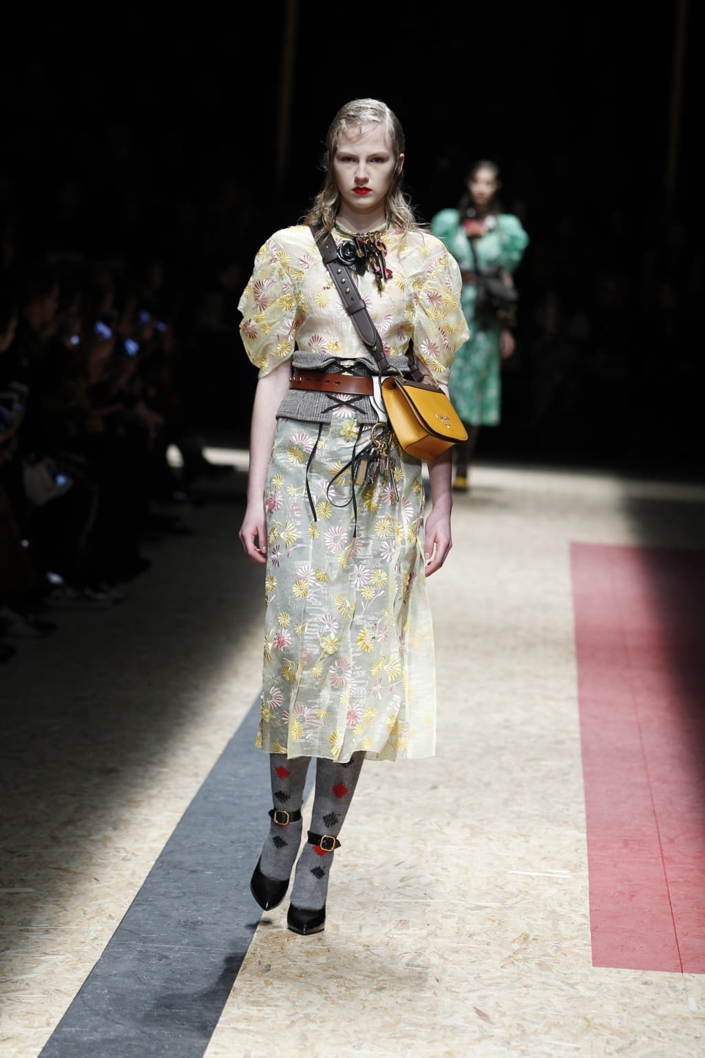 Fashion Week Milan Fall/Winter 2016 look 19 from the Prada collection 女装