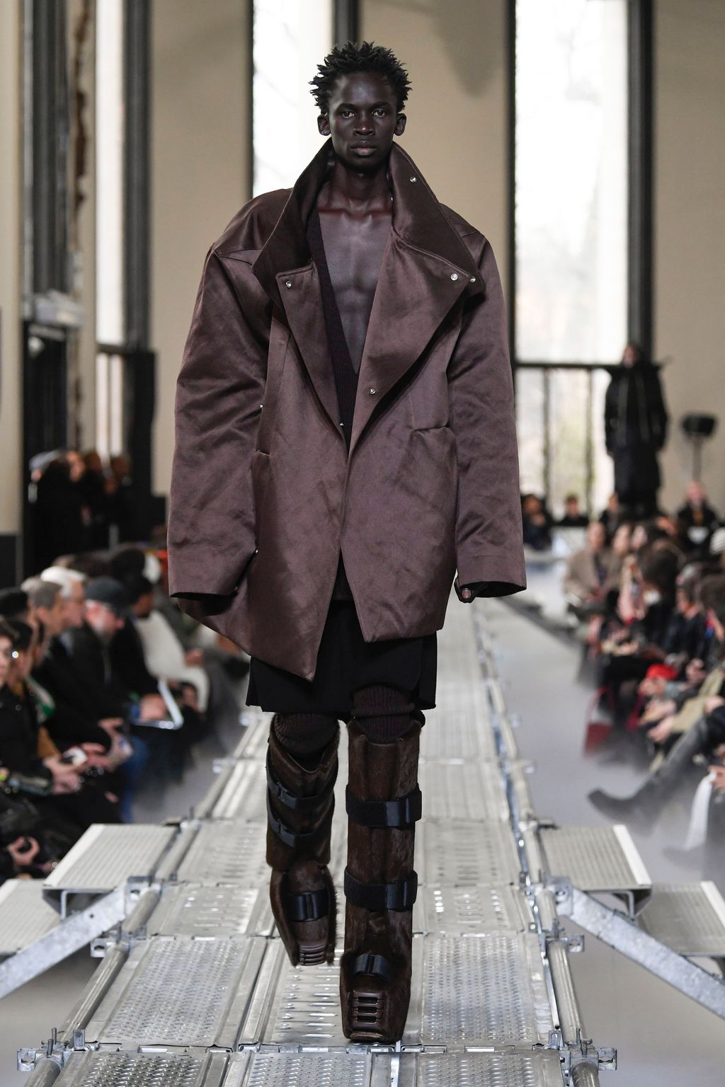 Fashion Week Paris Fall/Winter 2023 look 27 from the Rick Owens collection menswear