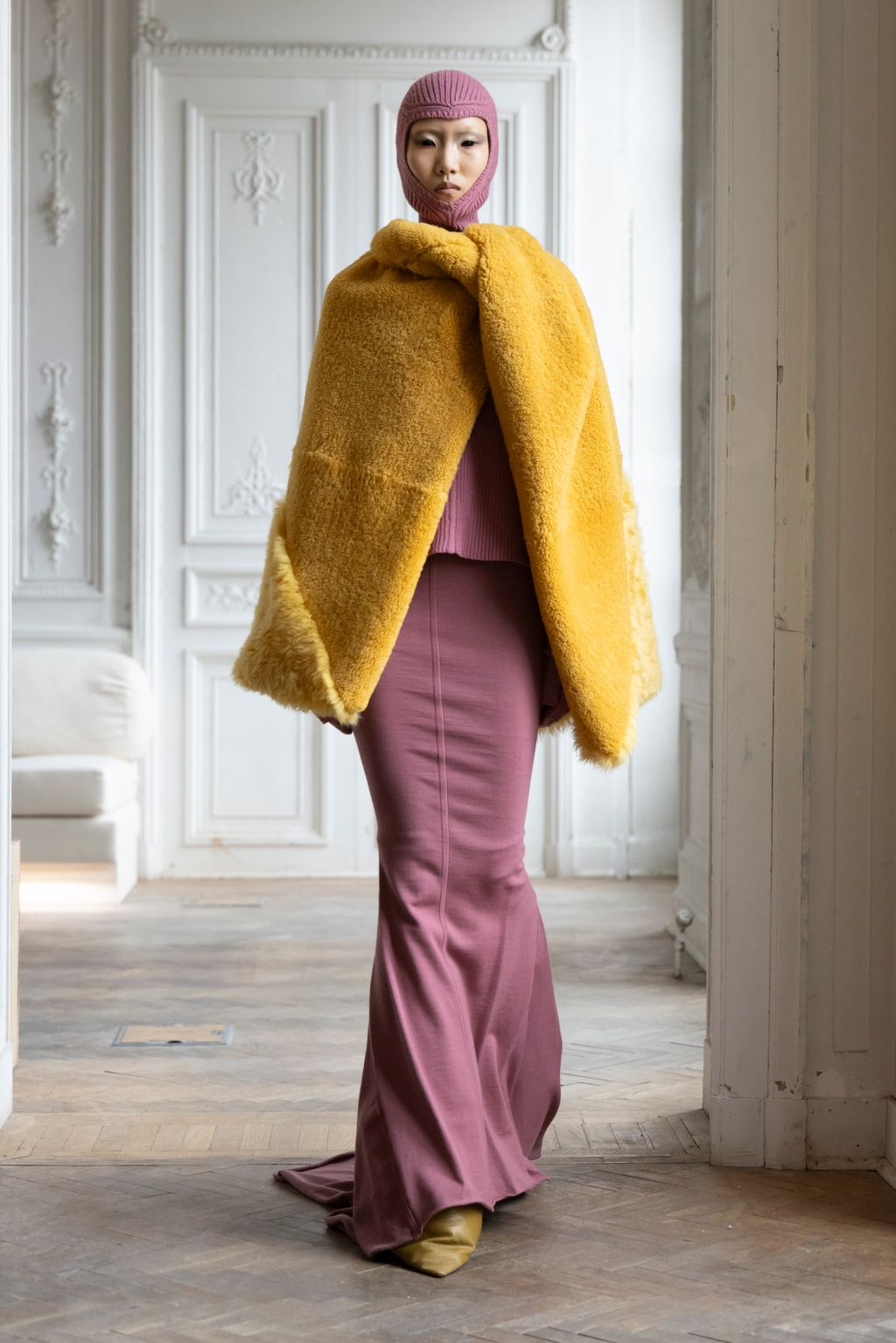 Fashion Week Paris Fall/Winter 2024 look 20 de la collection Rick Owens womenswear