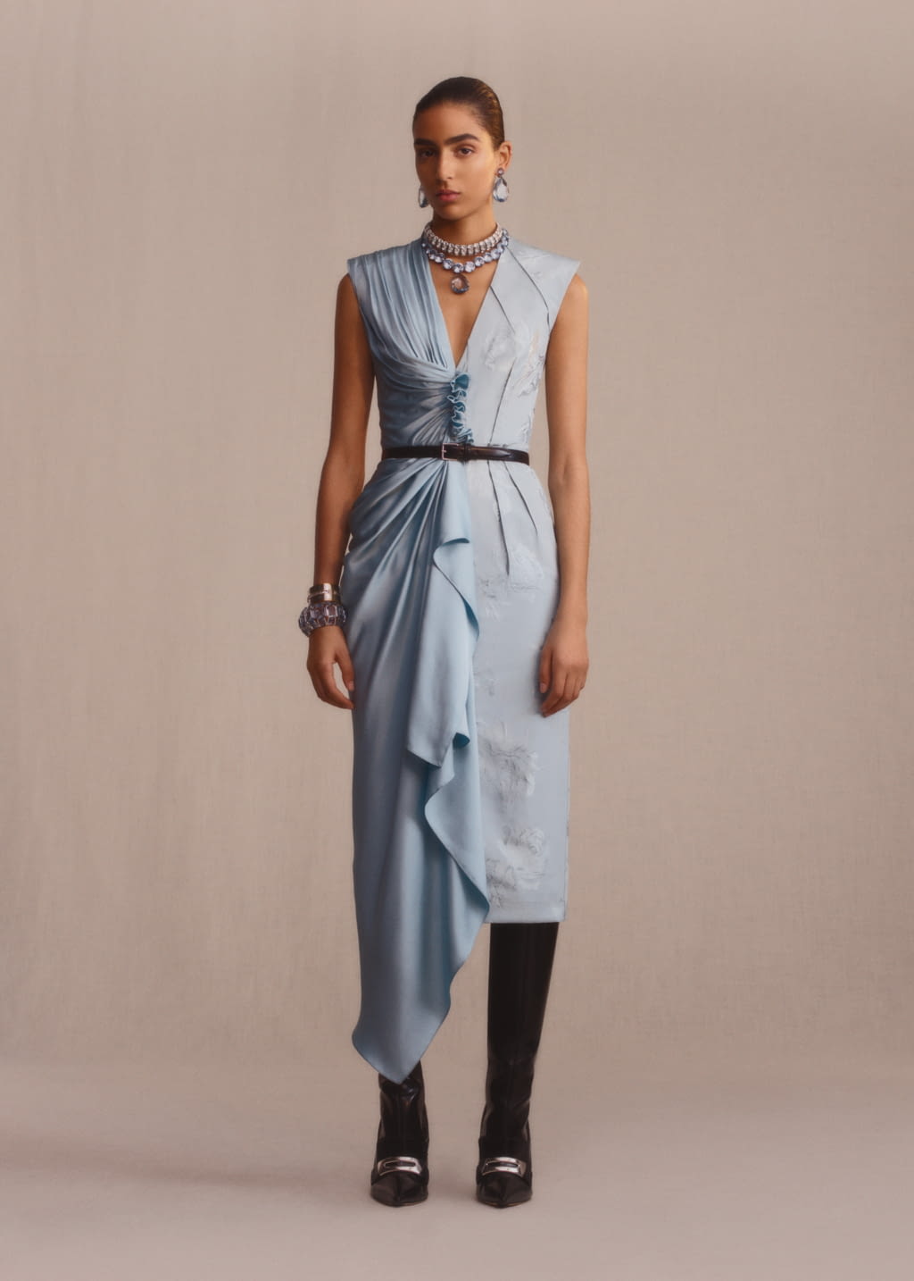 Fashion Week London Pre-Fall 2019 look 2 de la collection Alexander McQueen womenswear