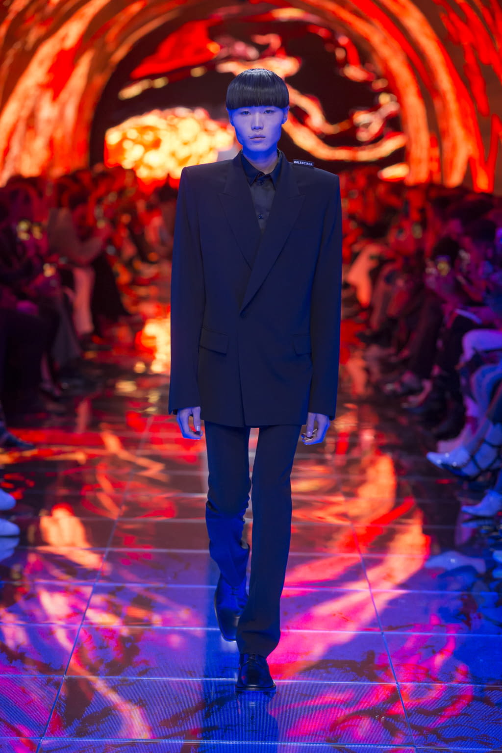 Fashion Week Paris Spring/Summer 2019 look 1 de la collection Balenciaga menswear