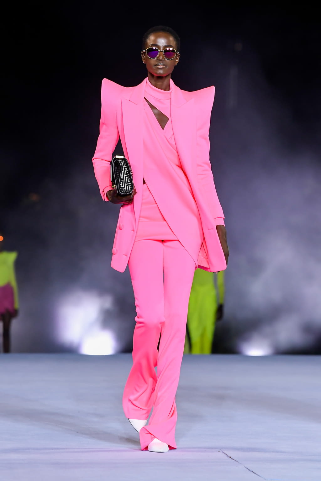 Fashion Week Paris Spring/Summer 2021 look 2 from the Balmain collection womenswear