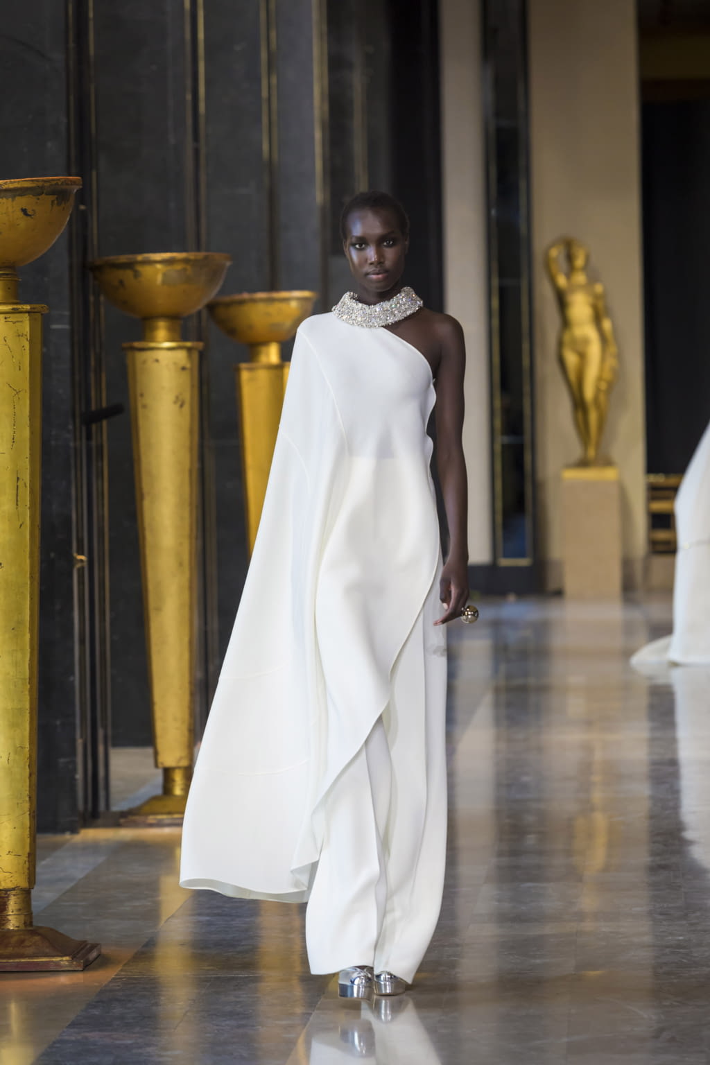 Fashion Week Paris Spring/Summer 2020 look 2 from the Stephane Rolland collection couture