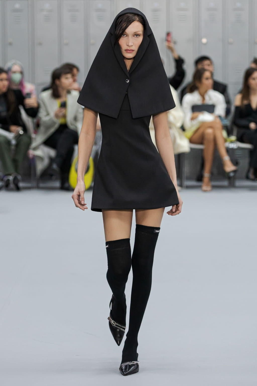 Fashion Week Paris Fall/Winter 2022 look 2 from the Coperni collection womenswear