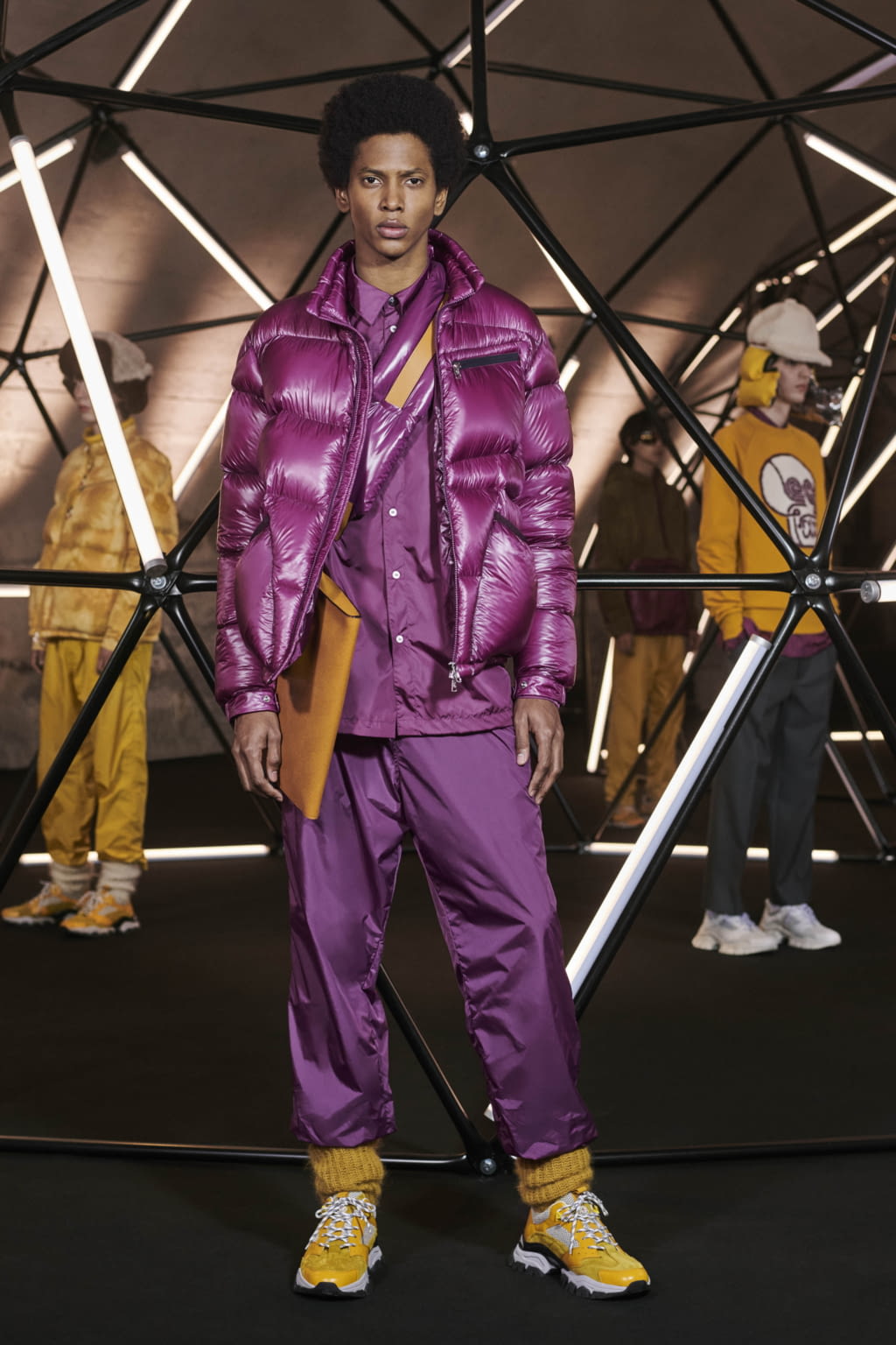 Fashion Week Milan Fall/Winter 2019 look 8 from the 2 MONCLER 1952 + VALEXTRA collection 男装