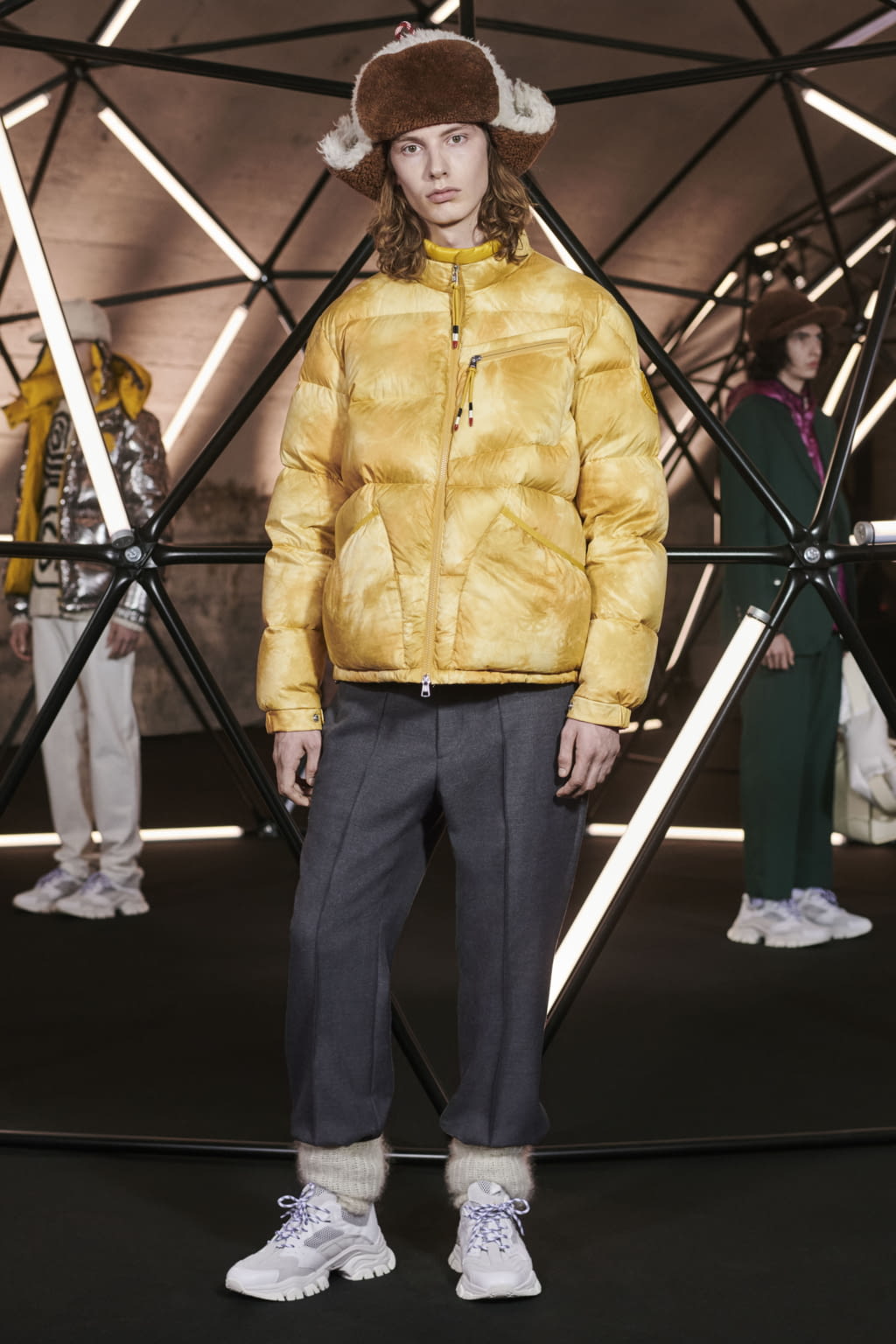 Fashion Week Milan Fall/Winter 2019 look 9 from the 2 MONCLER 1952 + VALEXTRA collection 男装