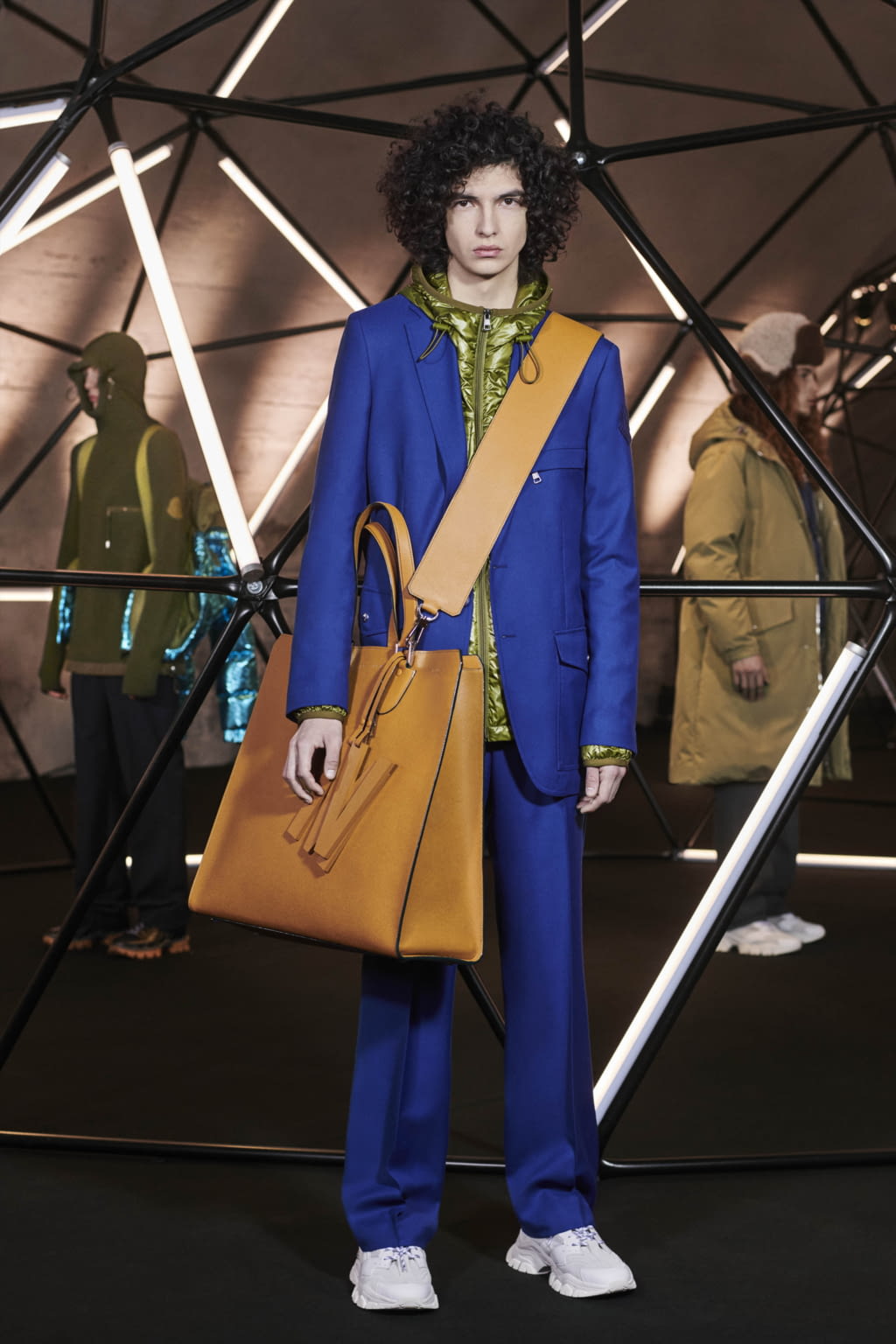 Fashion Week Milan Fall/Winter 2019 look 14 from the 2 MONCLER 1952 + VALEXTRA collection 男装