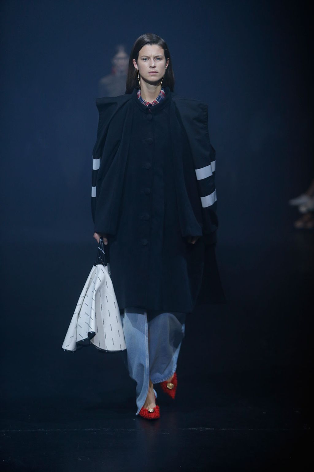 Fashion Week Paris Spring/Summer 2018 look 20 from the Balenciaga collection womenswear