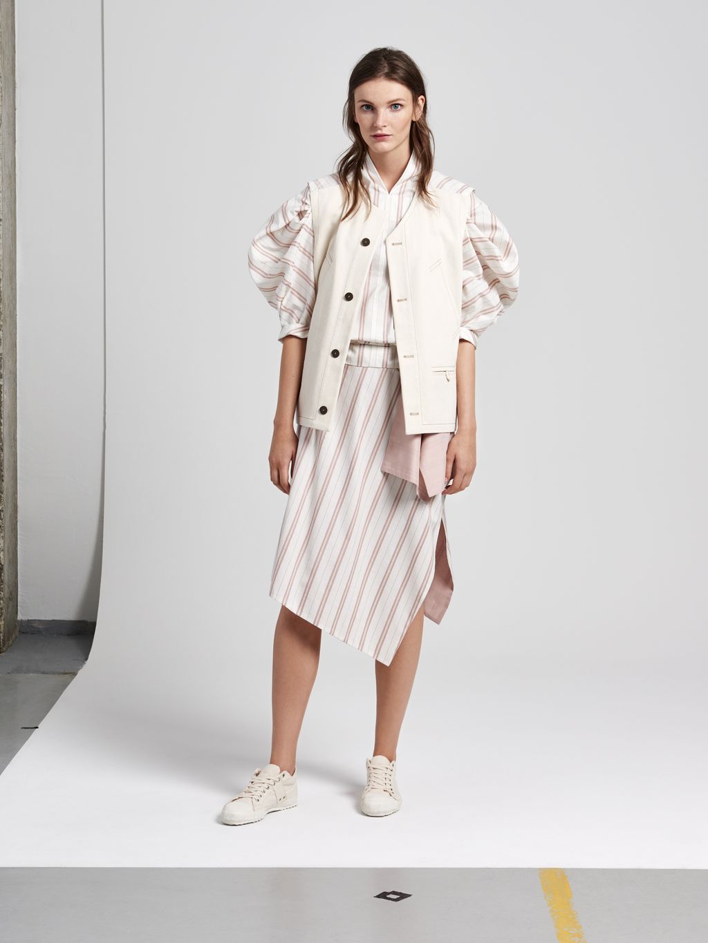 Fashion Week Paris Resort 2018 look 20 from the Nehera collection 女装