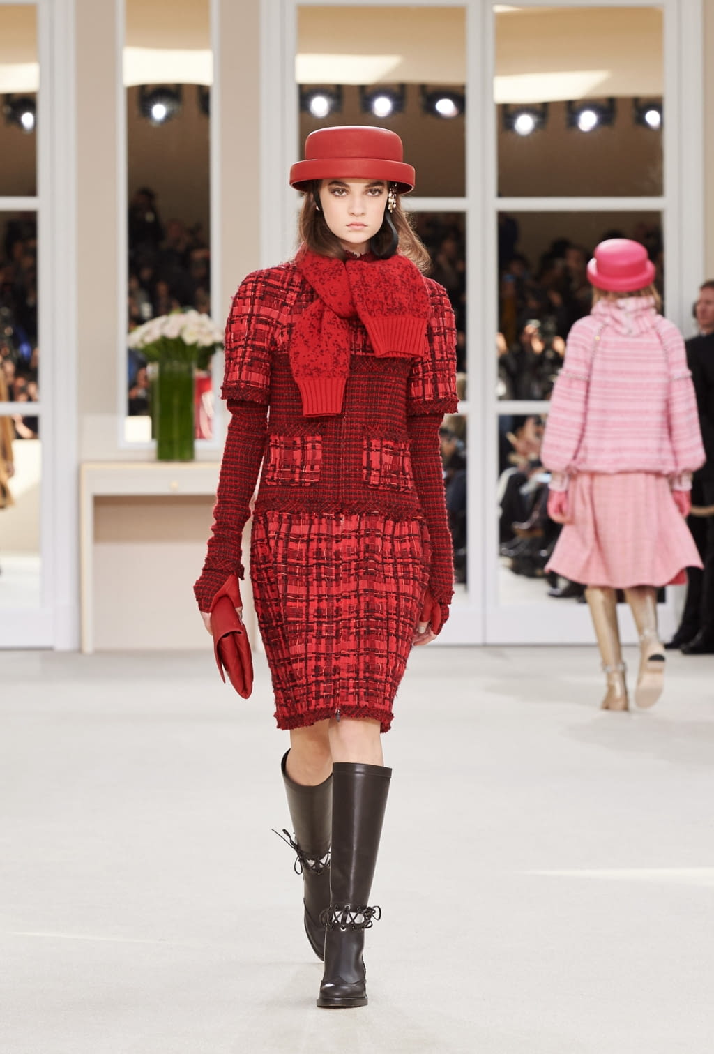 Fashion Week Paris Fall/Winter 2016 look 20 from the Chanel collection womenswear