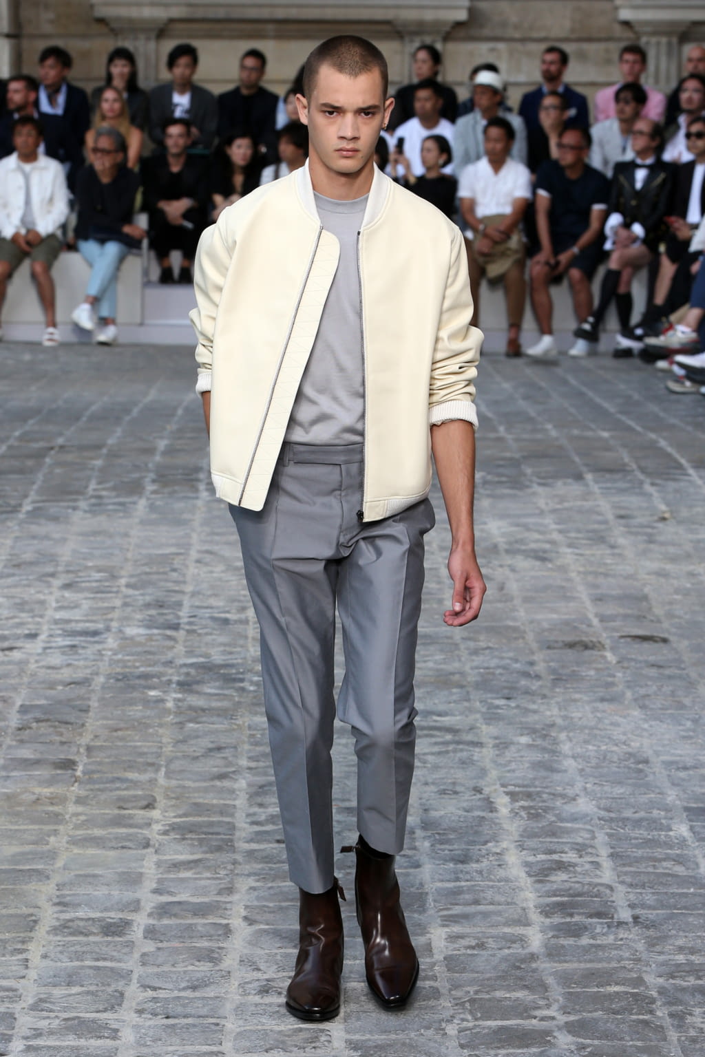 Fashion Week Paris Spring/Summer 2018 look 20 from the Berluti collection menswear