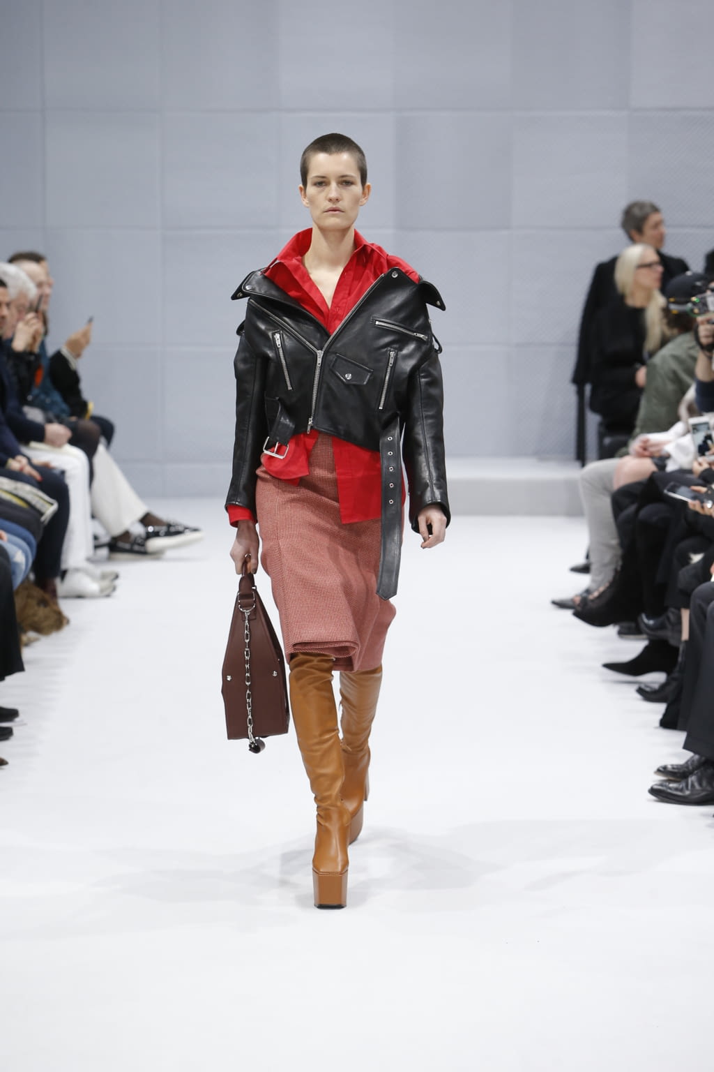 Fashion Week Paris Fall/Winter 2016 look 20 from the Balenciaga collection womenswear