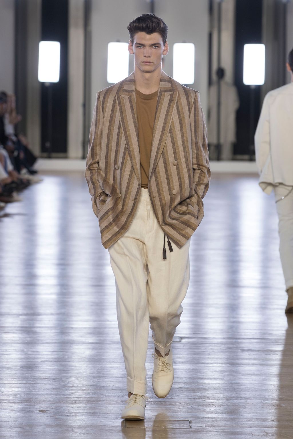 Fashion Week Paris Spring/Summer 2018 look 20 from the Cerruti 1881 collection menswear