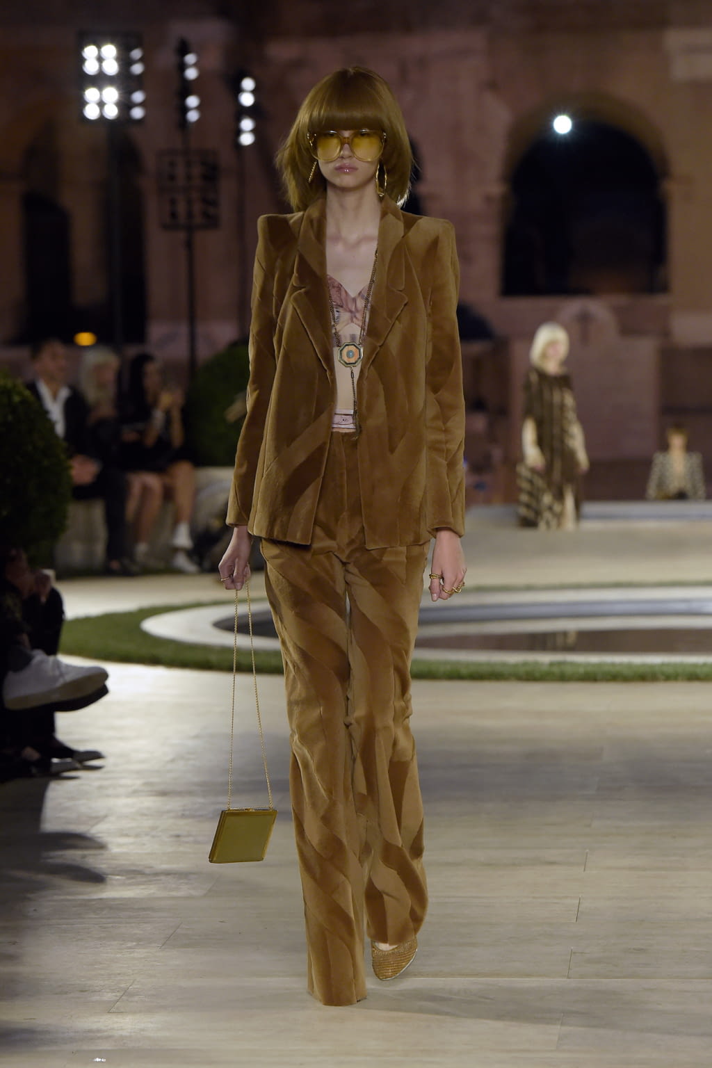 Fashion Week Milan Fall/Winter 2019 look 20 from the Fendi collection 高级定制