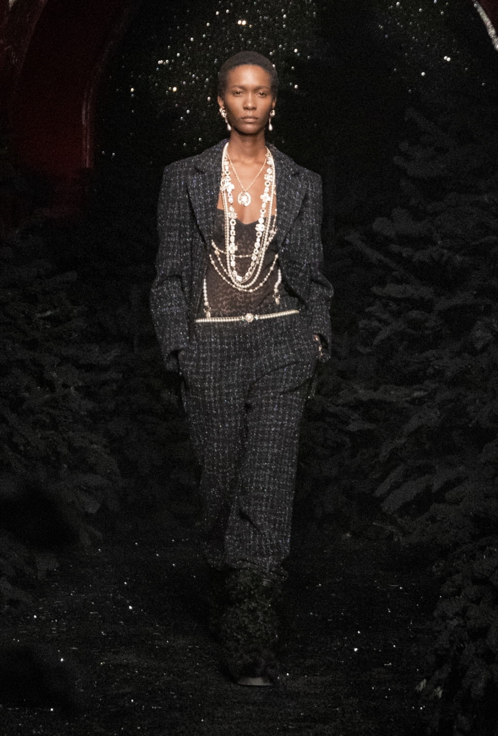 Fashion Week Paris Fall/Winter 2021 look 20 from the Chanel collection 女装