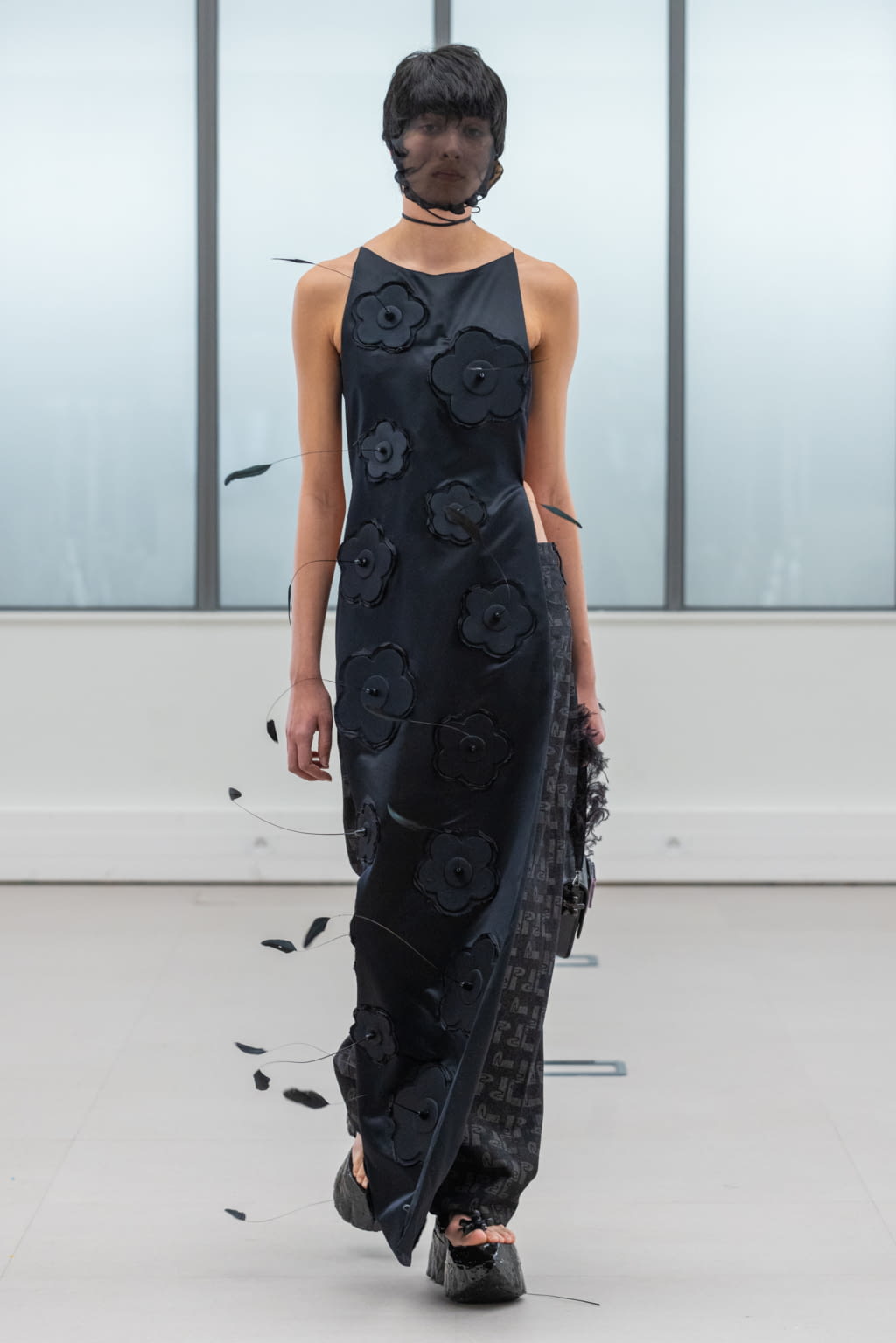 Fashion Week Paris Fall/Winter 2022 look 200 from the IFM PARIS collection womenswear