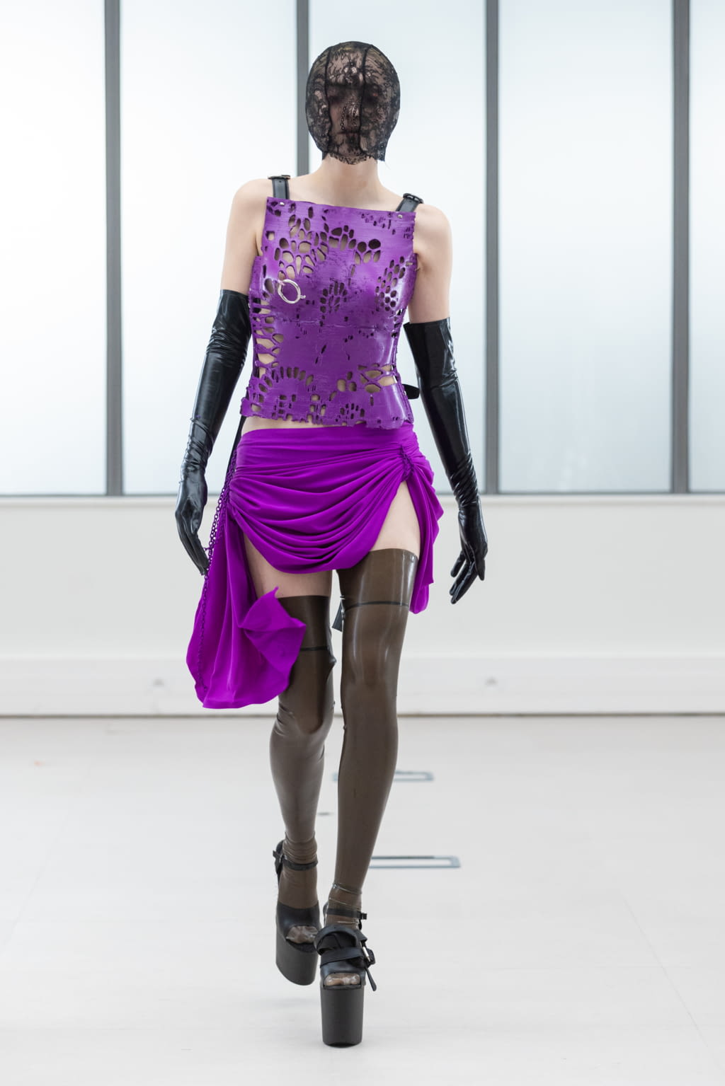 Fashion Week Paris Fall/Winter 2022 look 202 from the IFM PARIS collection womenswear
