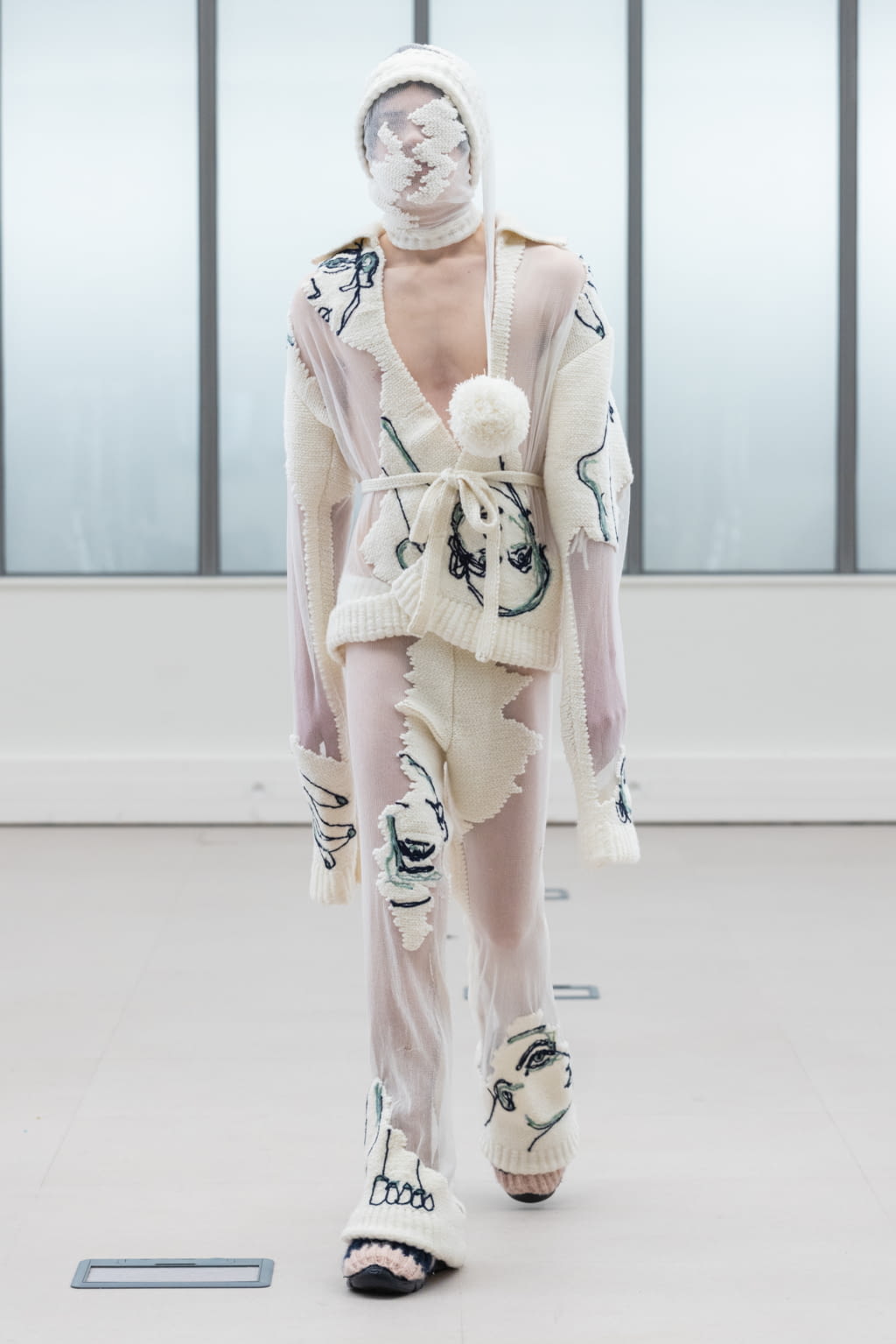 Fashion Week Paris Fall/Winter 2022 look 205 from the IFM PARIS collection 女装