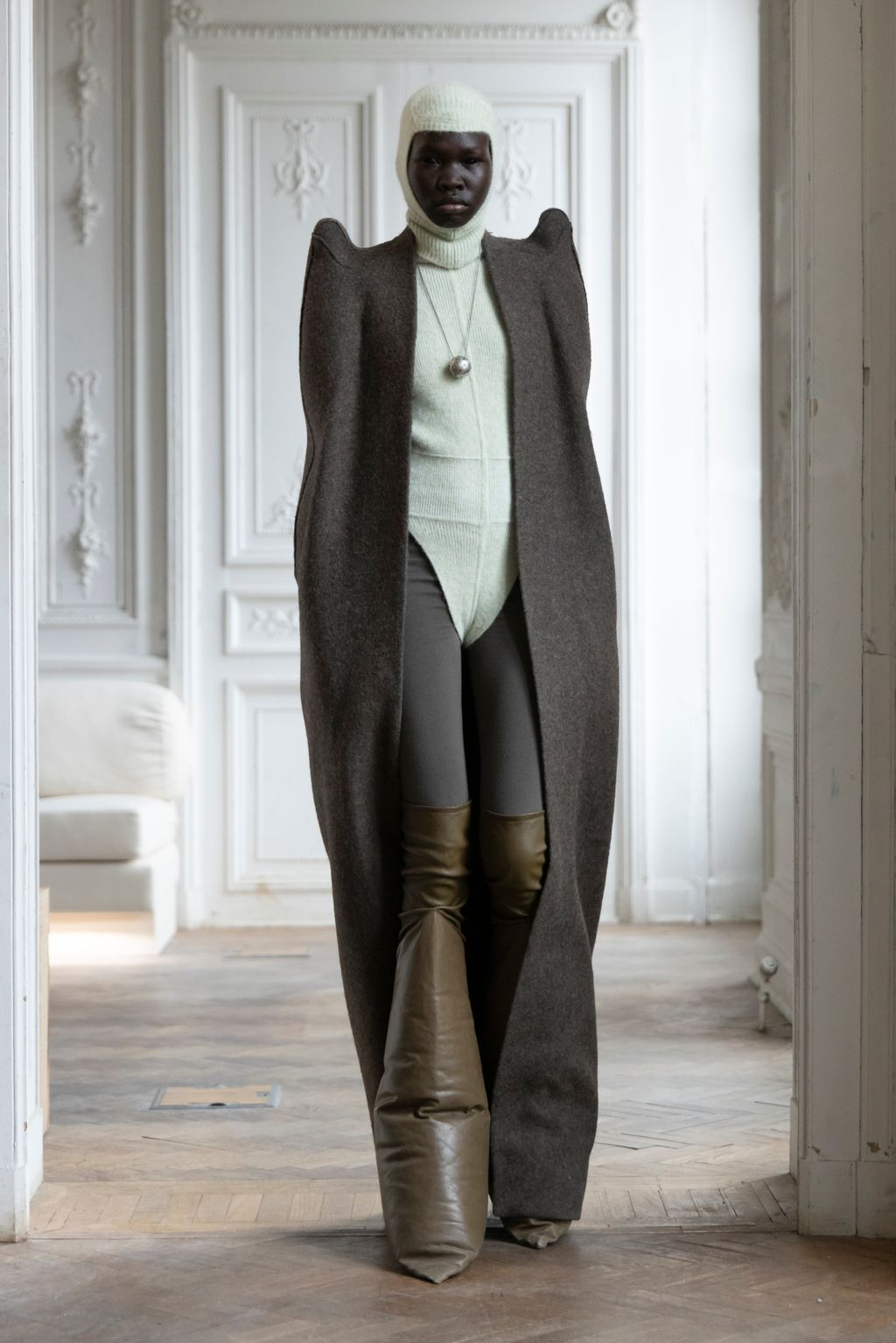 Fashion Week Paris Fall/Winter 2024 look 15 from the Rick Owens collection 女装