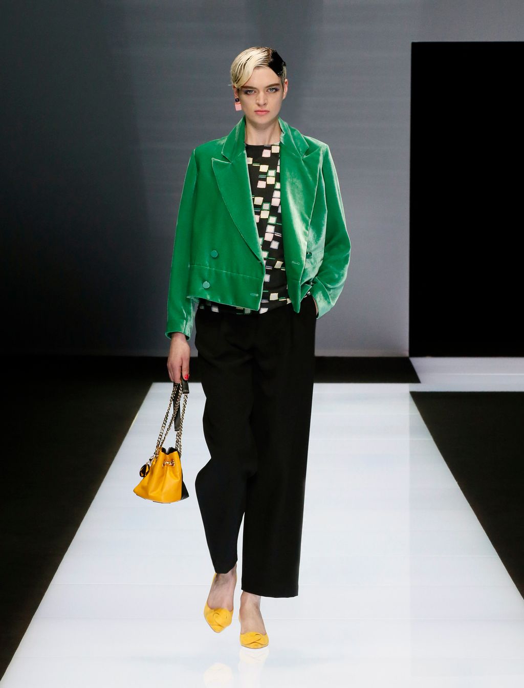 Fashion Week Milan Fall/Winter 2016 look 21 from the Emporio Armani collection womenswear