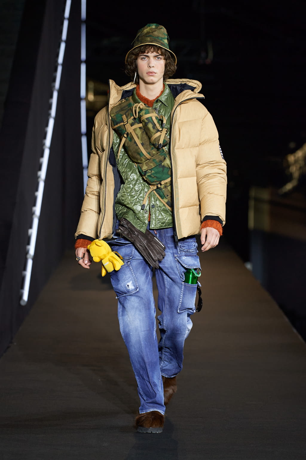 Fashion Week Milan Fall/Winter 2022 look 21 from the Dsquared2 collection menswear