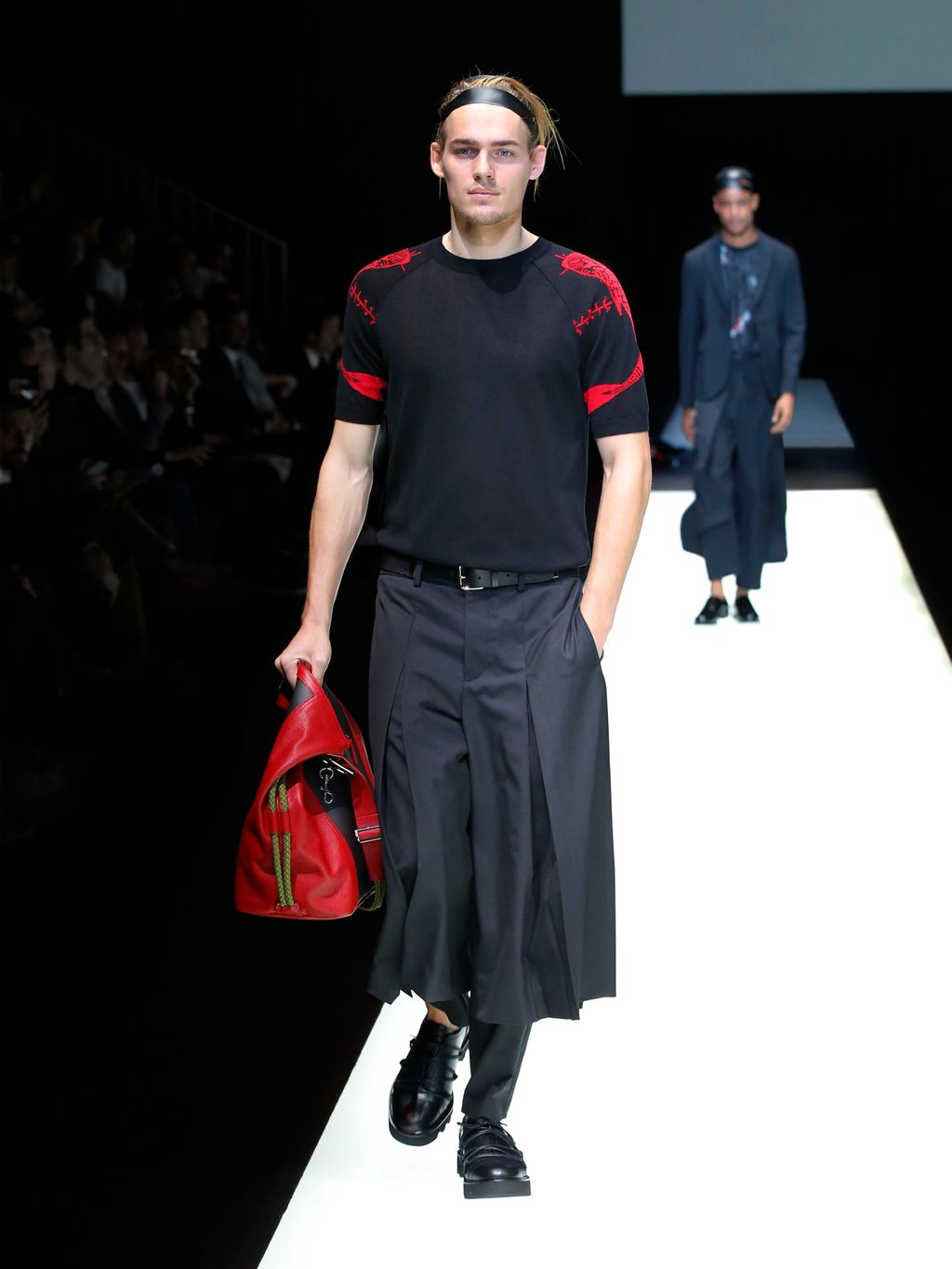 Fashion Week Milan Spring/Summer 2018 look 21 from the Emporio Armani collection 男装