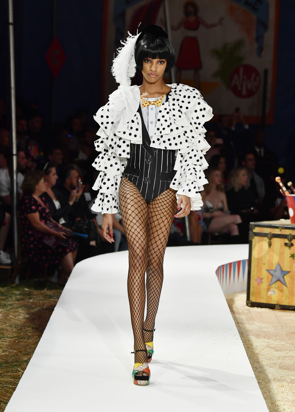 Fashion Week Milan Resort 2019 look 21 from the Moschino collection womenswear