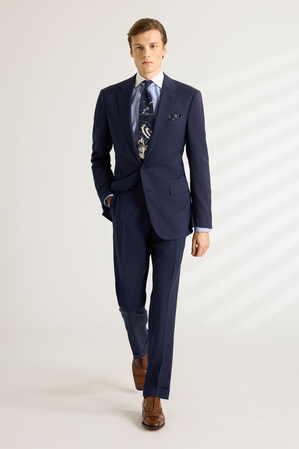 Fashion Week New York Spring-Summer 2025 look 21 from the Ralph Lauren Purple Label collection 男装