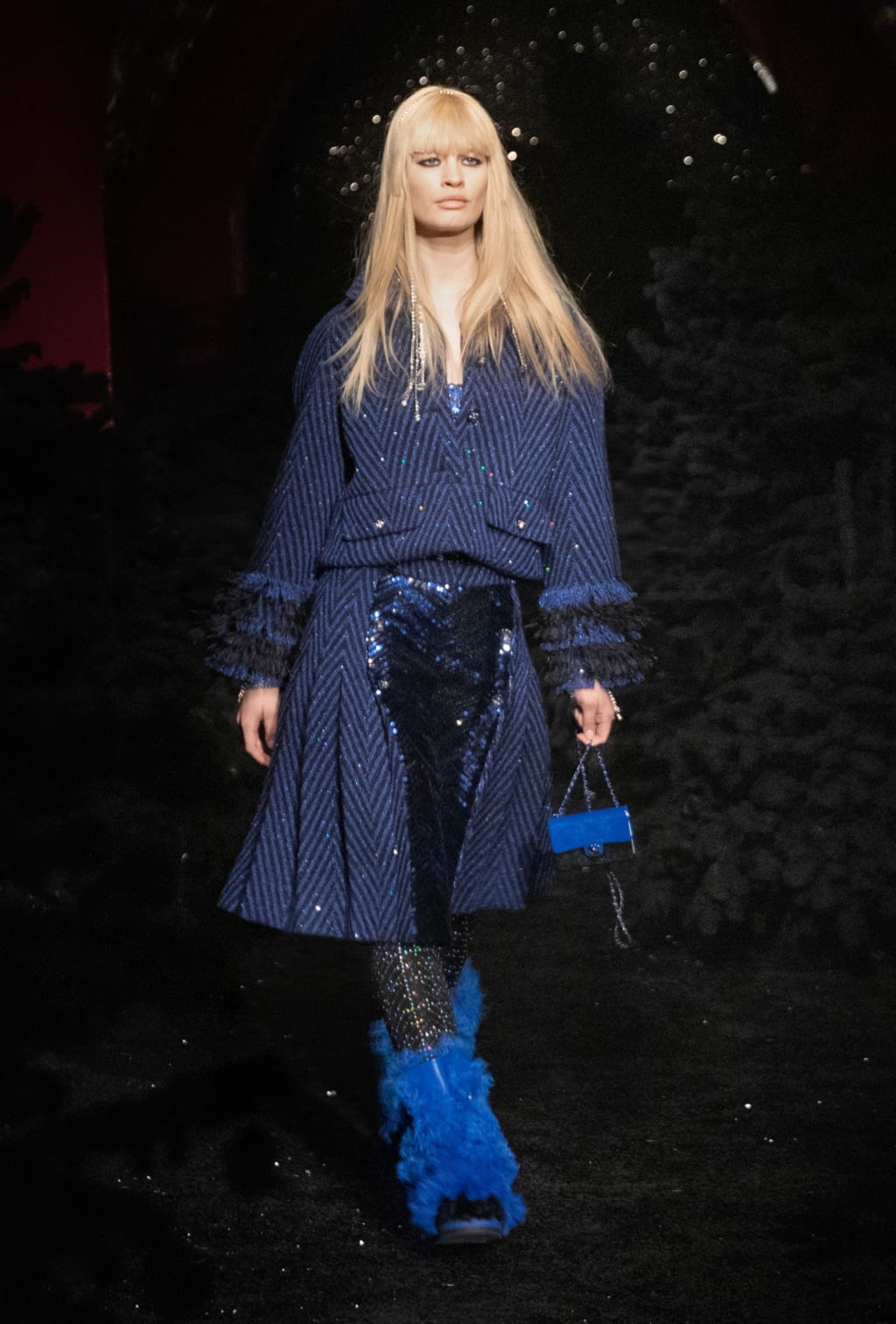 Fashion Week Paris Fall/Winter 2021 look 21 from the Chanel collection womenswear