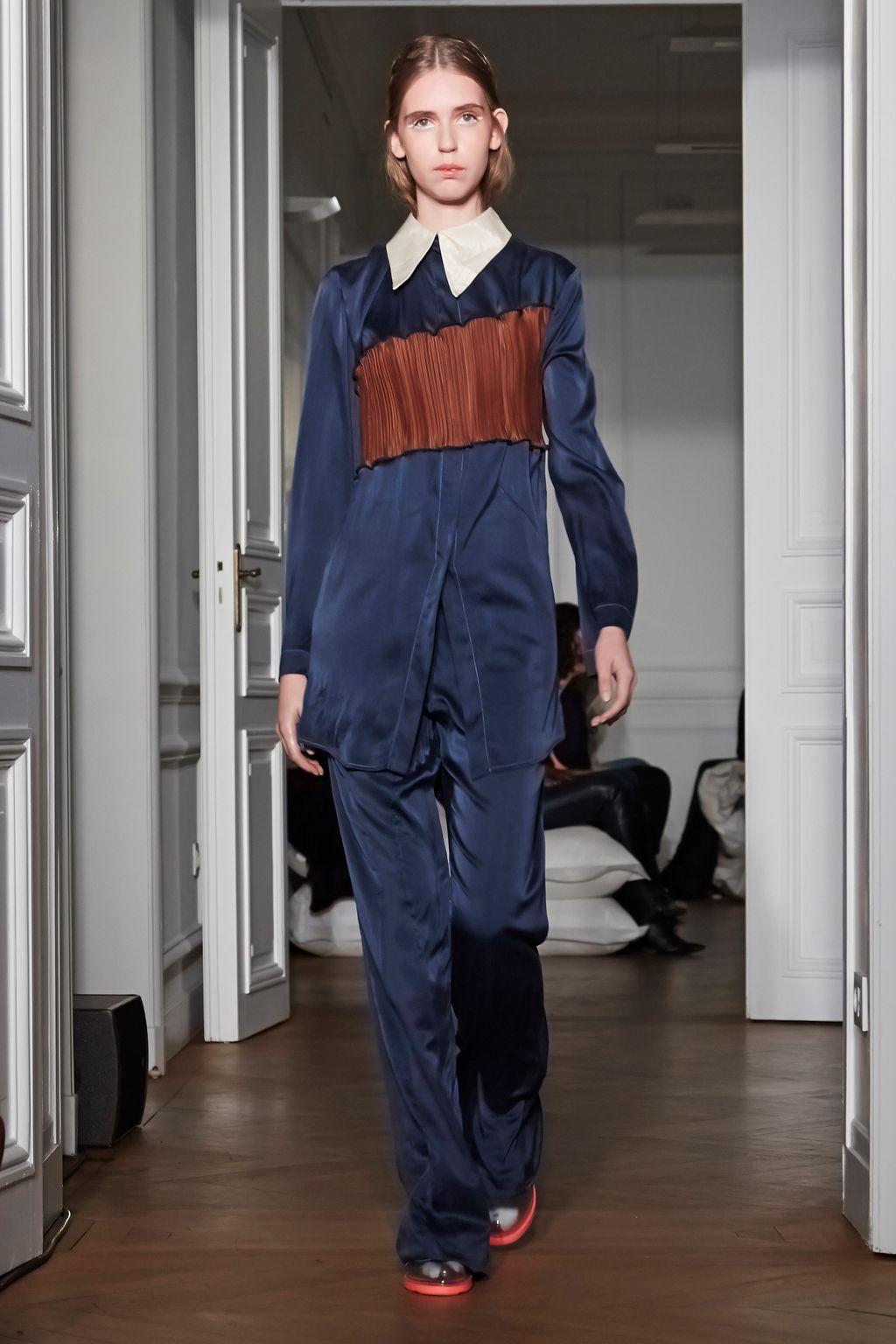 Fashion Week Paris Fall/Winter 2016 look 21 from the Peet Dullaert collection 女装