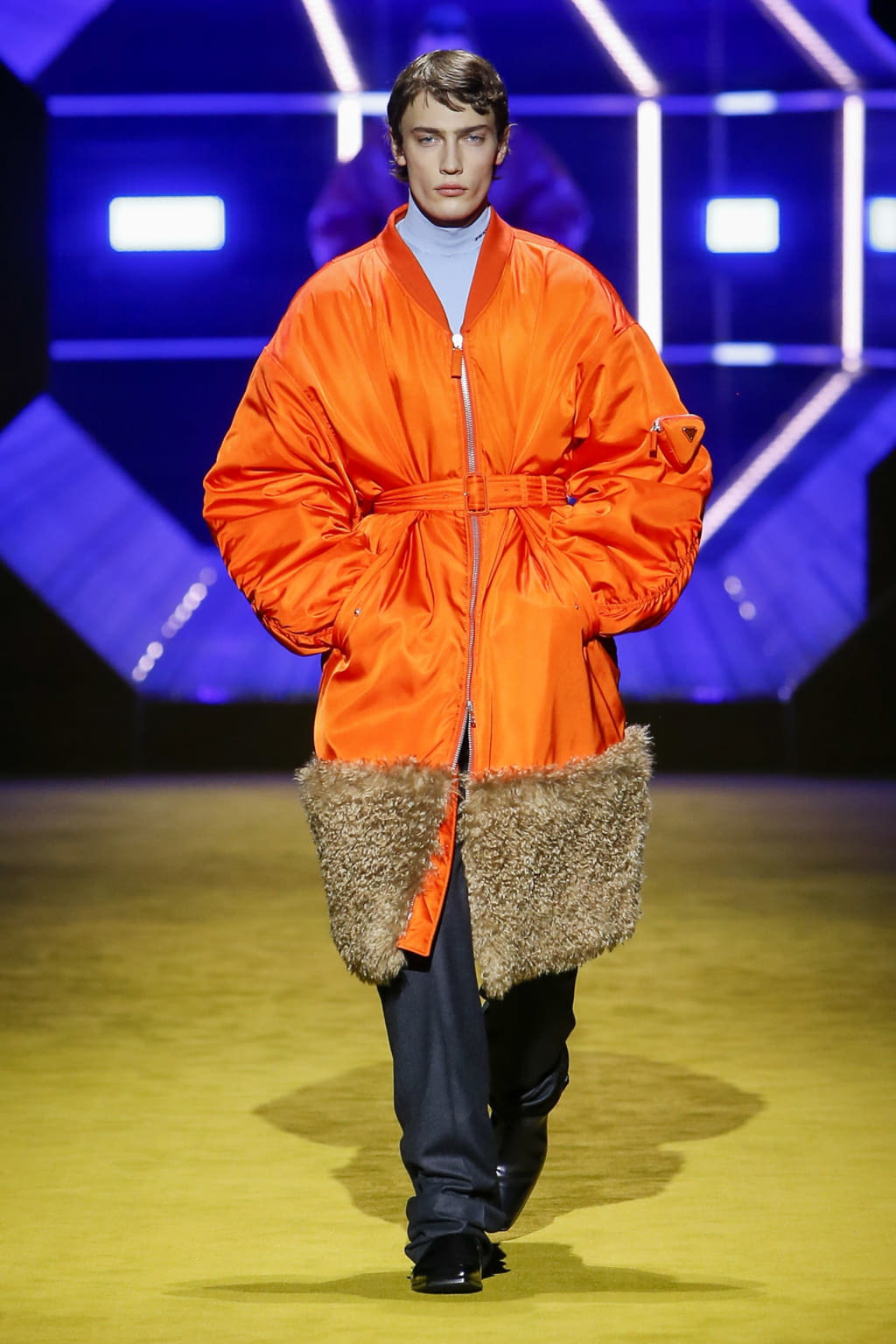 Fashion Week Milan Fall/Winter 2022 look 21 from the Prada collection menswear