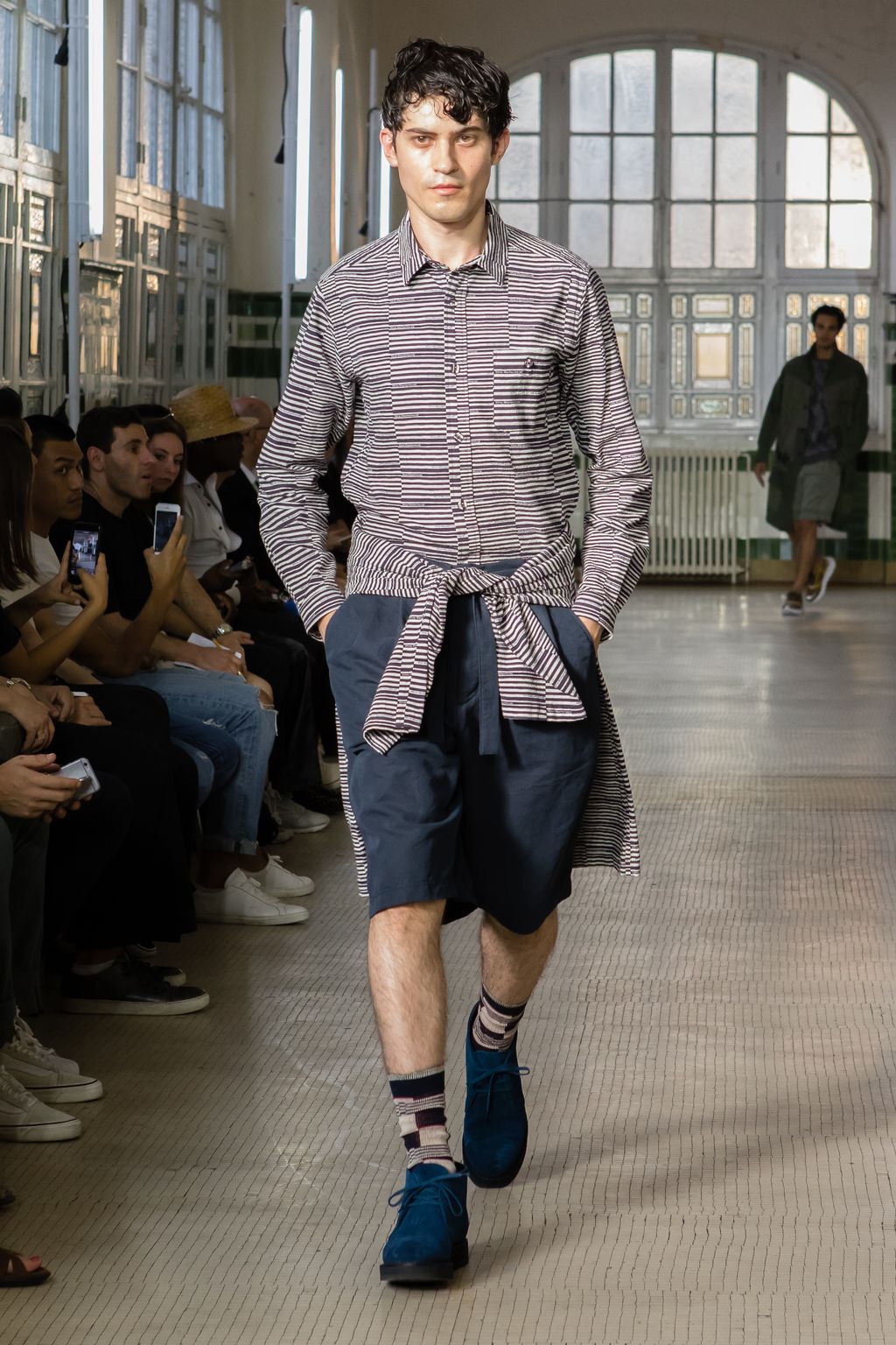 Fashion Week Paris Spring/Summer 2018 look 21 from the White Mountaineering collection 男装