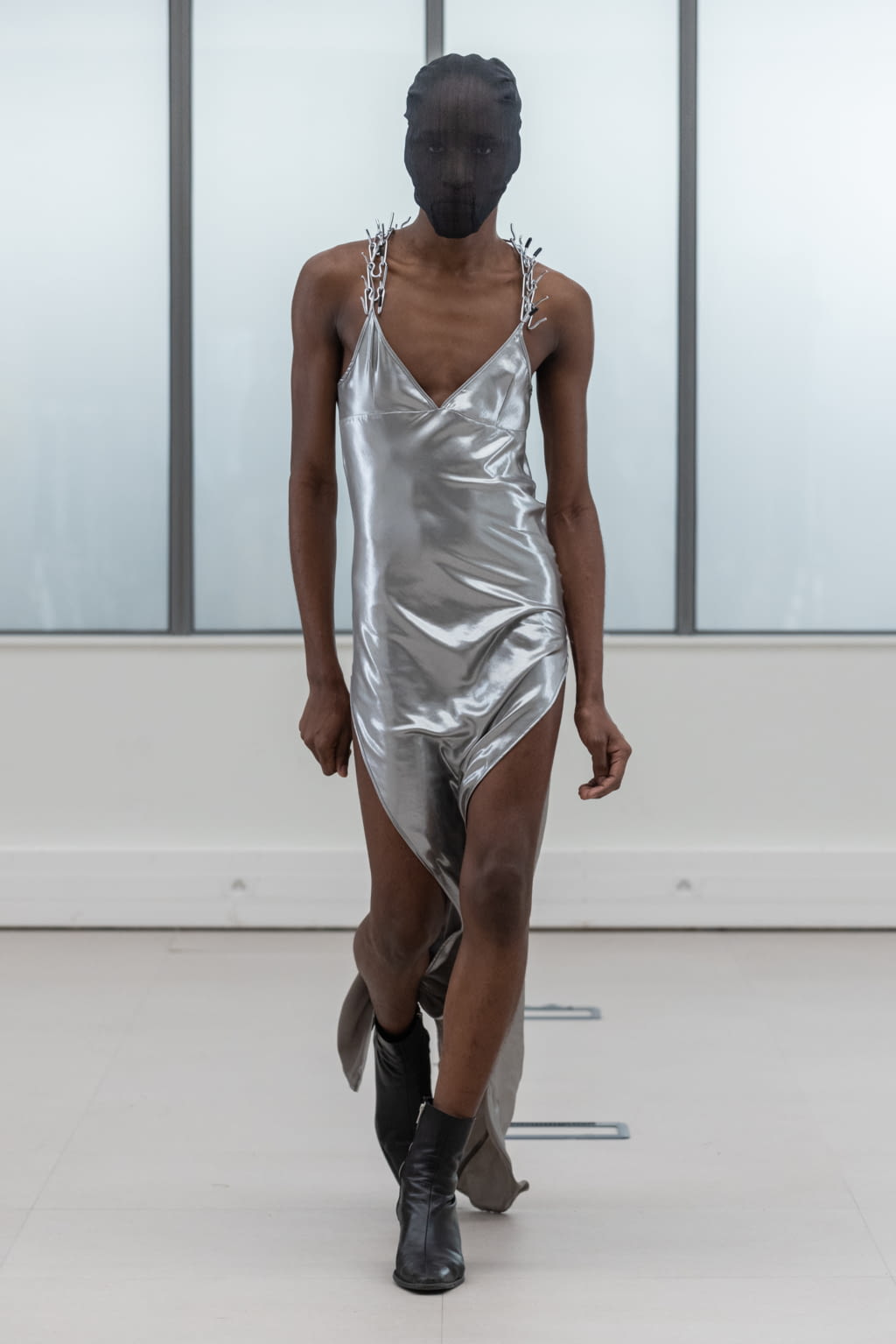 Fashion Week Paris Fall/Winter 2022 look 212 from the IFM PARIS collection womenswear