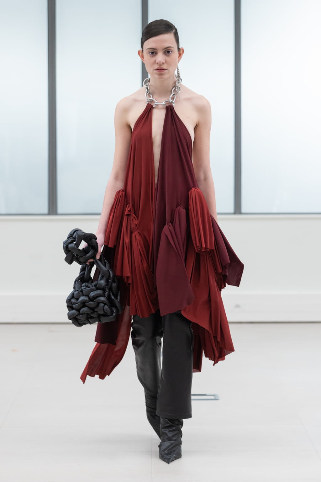 Fashion Week Paris Fall/Winter 2022 look 213 from the IFM PARIS collection womenswear