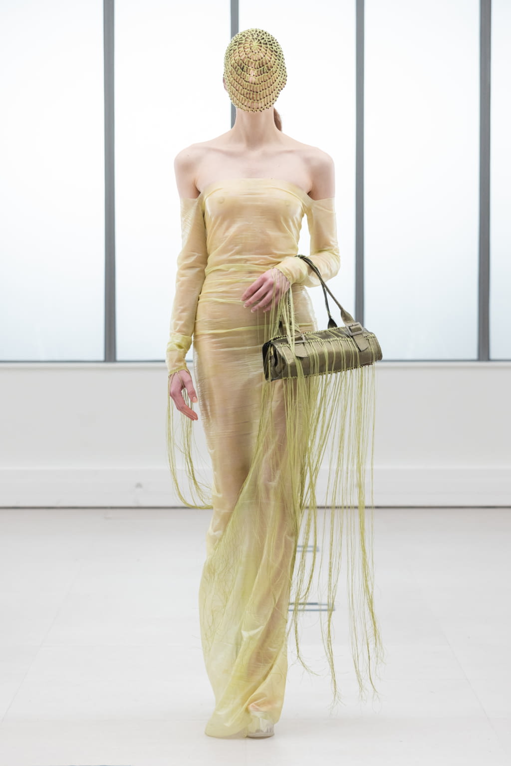 Fashion Week Paris Fall/Winter 2022 look 216 de la collection IFM PARIS womenswear