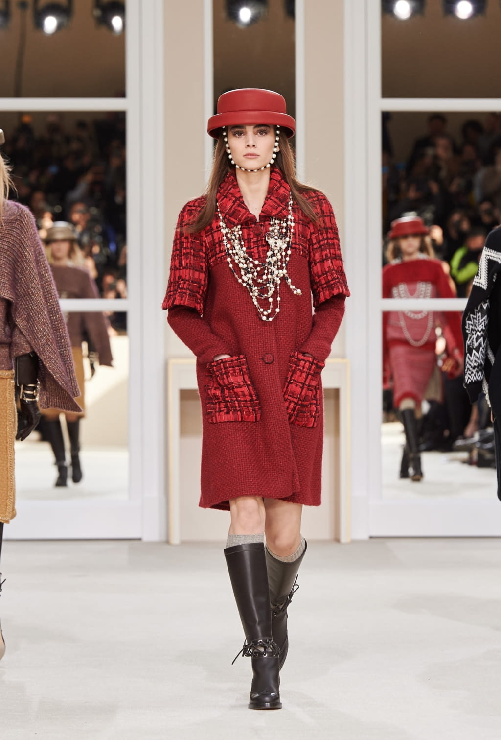 Fashion Week Paris Fall/Winter 2016 look 22 from the Chanel collection womenswear