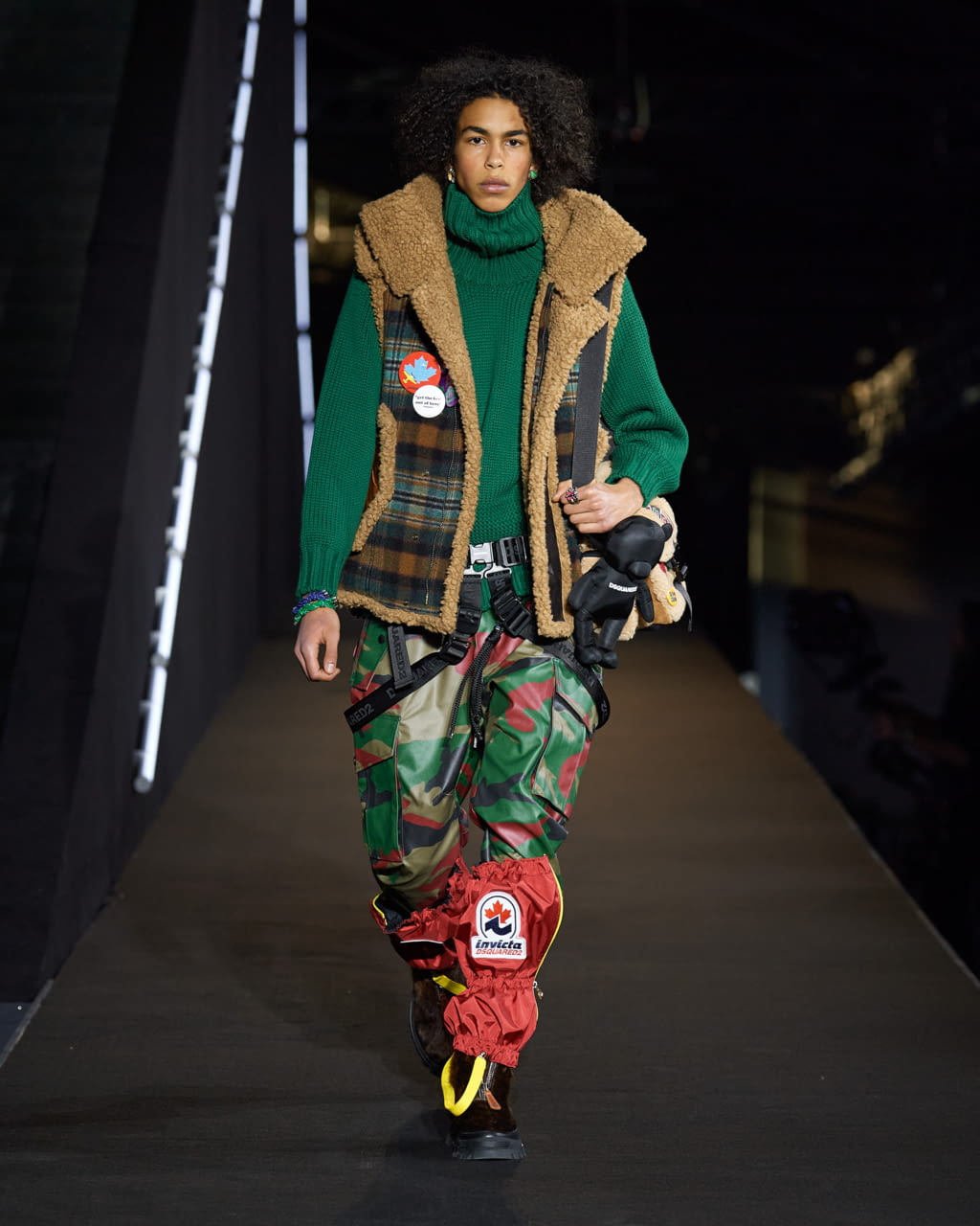 Fashion Week Milan Fall/Winter 2022 look 22 from the Dsquared2 collection menswear