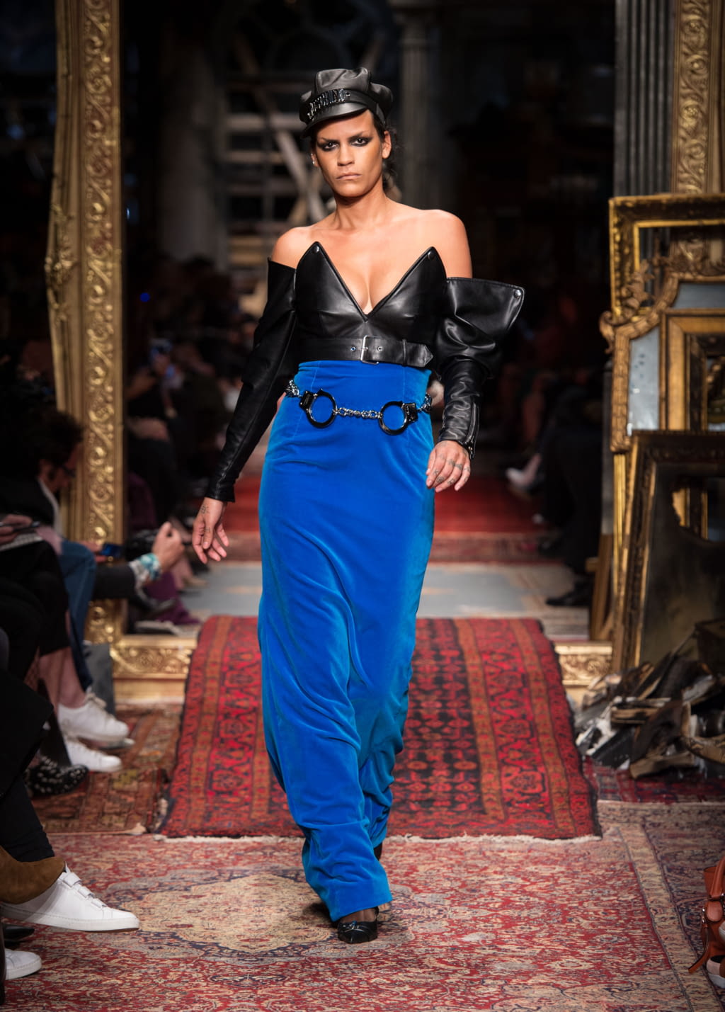 Fashion Week Milan Fall/Winter 2016 look 22 de la collection Moschino womenswear
