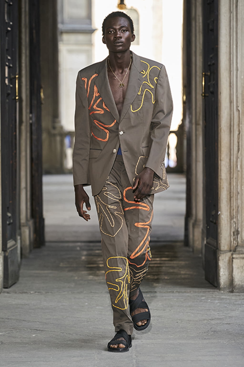 Fashion Week Milan Spring/Summer 2021 look 22 de la collection David Catalan menswear