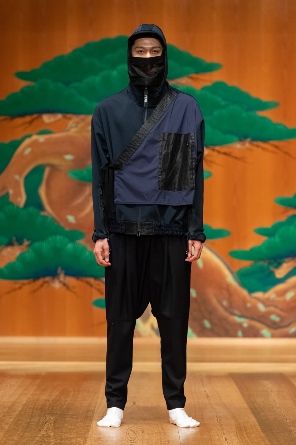 Fashion Week Paris Spring/Summer 2021 look 21 from the Yoshio Kubo collection 男装