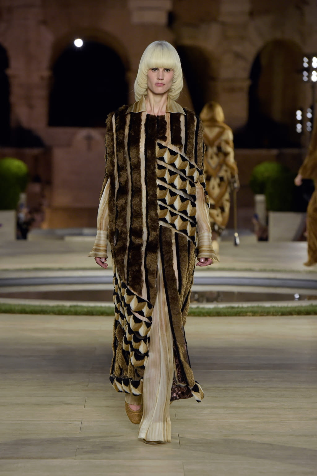 Fashion Week Milan Fall/Winter 2019 look 22 from the Fendi collection 高级定制