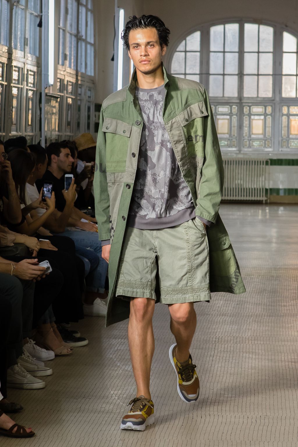 Fashion Week Paris Spring/Summer 2018 look 22 from the White Mountaineering collection menswear