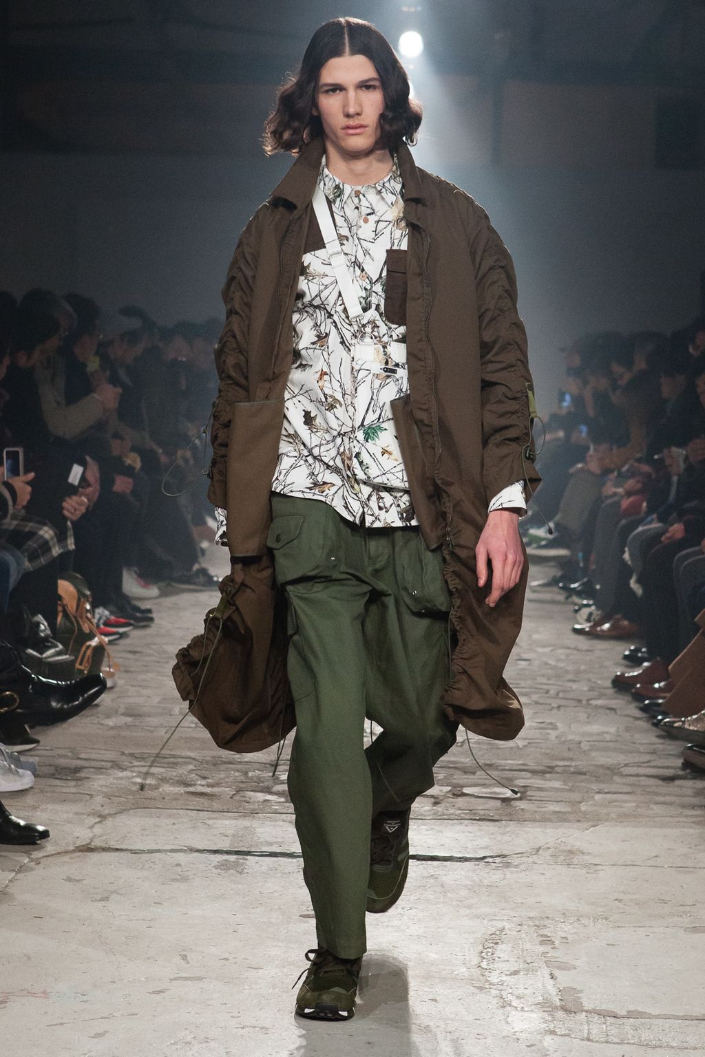 Fashion Week Paris Fall/Winter 2017 look 22 from the White Mountaineering collection 男装