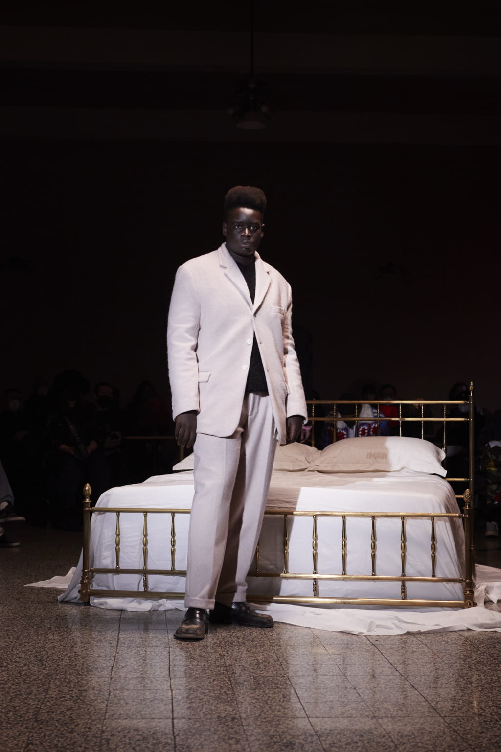 Fashion Week Milan Fall/Winter 2022 look 10 de la collection Magliano menswear