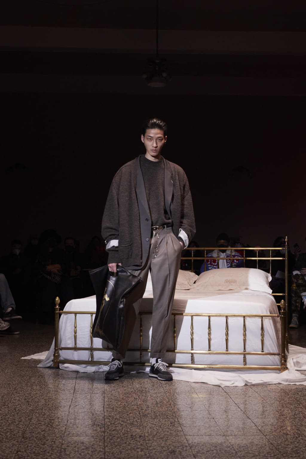 Fashion Week Milan Fall/Winter 2022 look 2 de la collection Magliano menswear