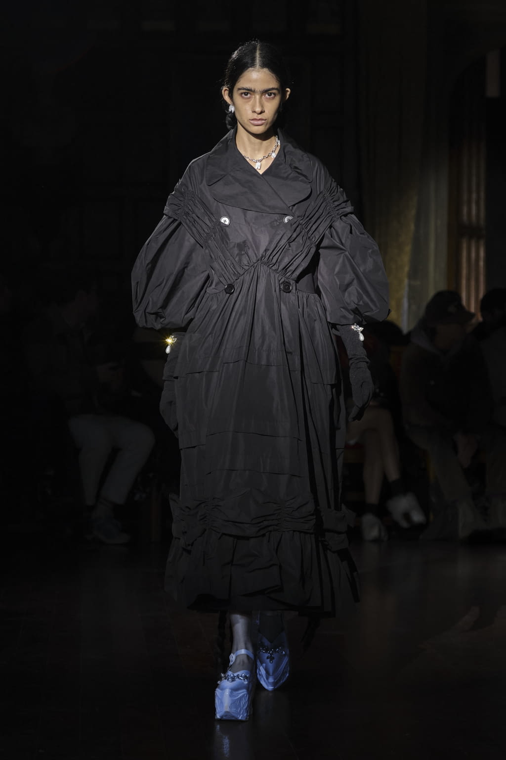 Fashion Week London Fall/Winter 2022 look 3 from the Simone Rocha collection womenswear